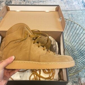Never worn Jordan Westbrook 0.2 - Suede Tan